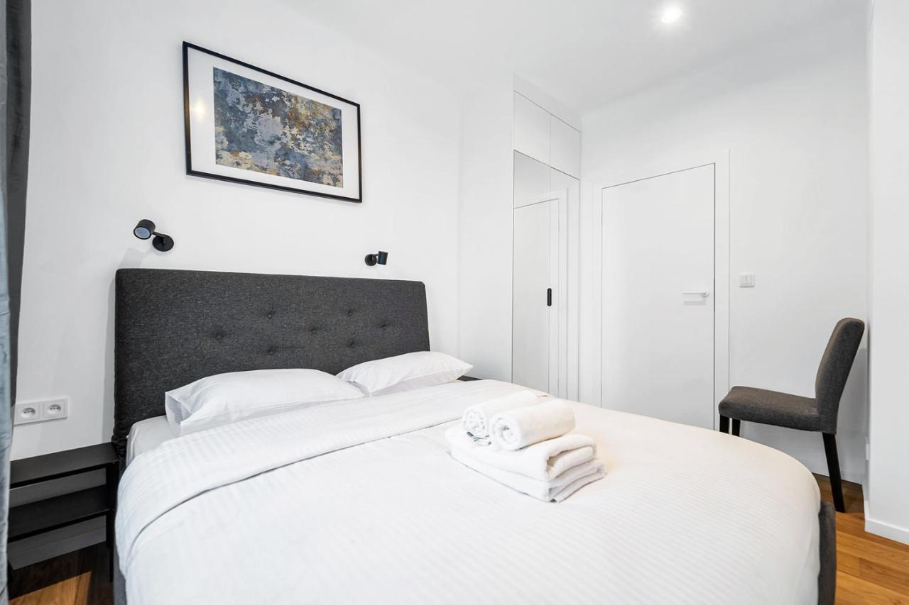 Dzielna Standard Apartment Varşova Dış mekan fotoğraf